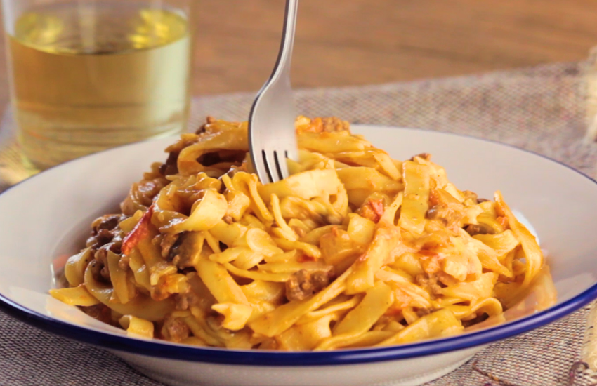 la pasta engorda
